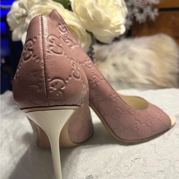 SOLD-  Gucci Monogram heels - Picture 4 of 6